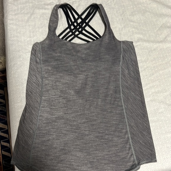 Lululemon Slay The Studio 2-In-1 Tank, size 6 - Picture 8 of 8